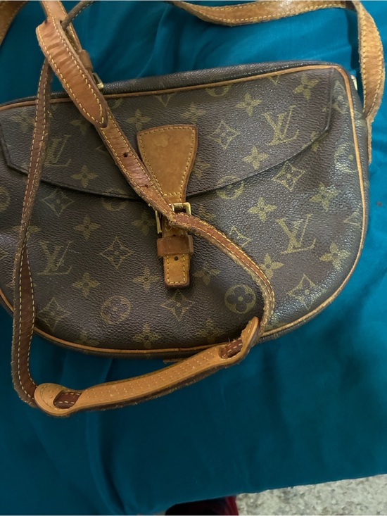 Louis Vuitton Handbags - Authentic Louis Vuitton Brown Monogram Crossbody Bag